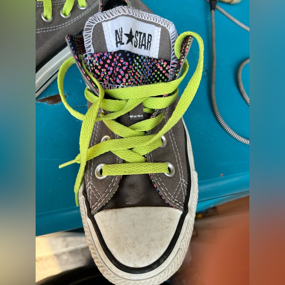 CONVERSE - Chuck Taylor; size 6